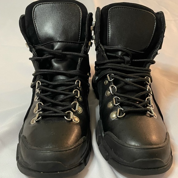 Black Boot - Picture 3 of 3